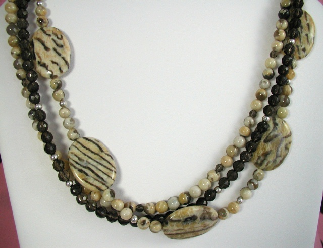 Feldspath Graphic and Smokey Quartz Necklace